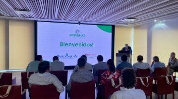 Visita dei cileni al Greenhas Research Center