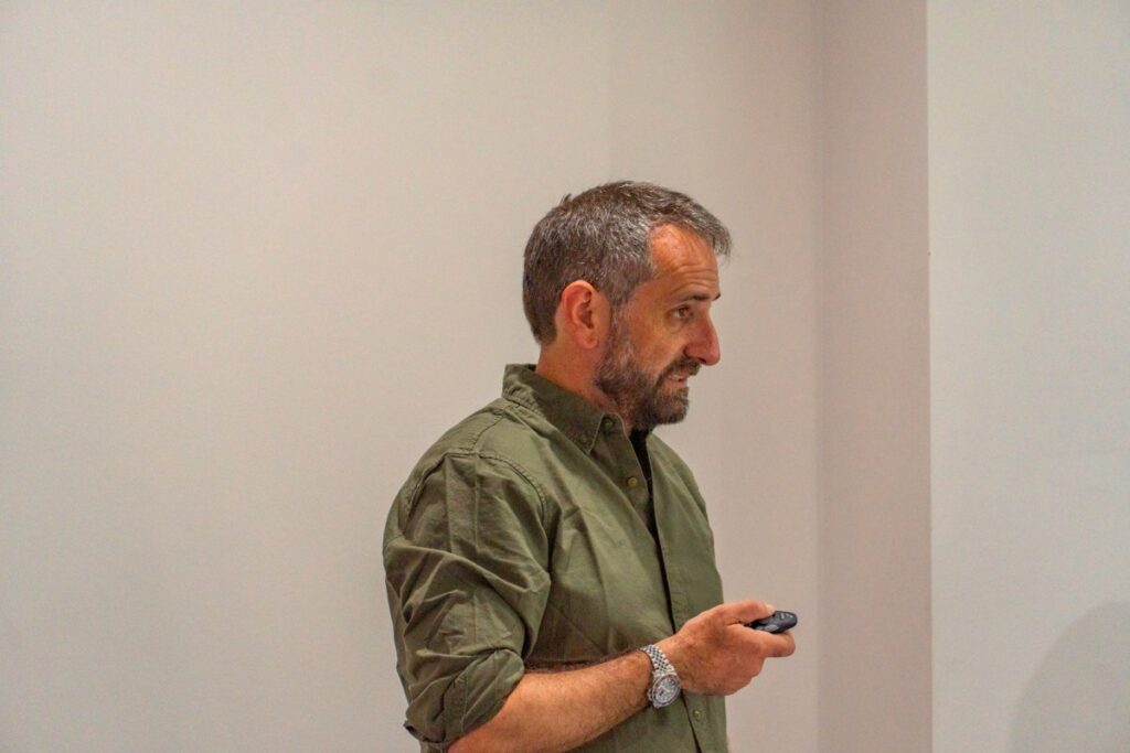 Matteo Giaccone CNR con operatori della nocciola in Georgia